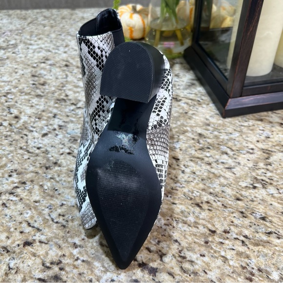 Lulu’s Snake Print Textured Pointed Toe Block Faux Leather Heel Boots 6 NWOT - Picture 10 of 11